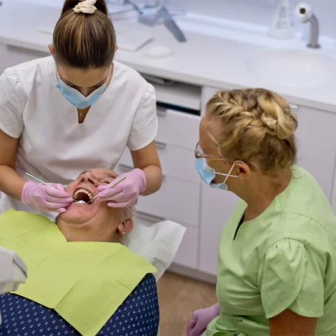 Mondhygienist behandeling Mondhygienist behandeling, gebitsreiniging